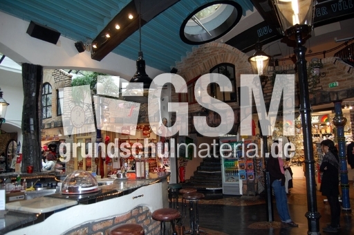 Hundertwasser Village_07.JPG